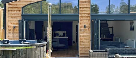 Baignoire à remous extérieure