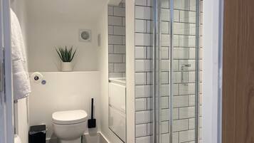 Shower, hair dryer, towels, shampoo
