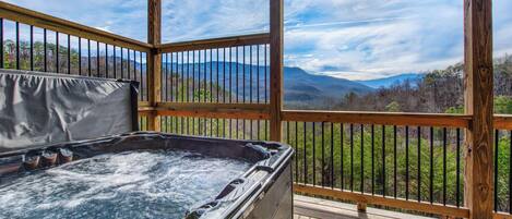 Tina de hidromasaje al aire libre