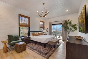 4 bedrooms, iron/ironing board, free WiFi, bed sheets - Modern Mountain Luxury 4BR 4.5BA with Indoor Pool and Incredible Views (Gatlinburg)