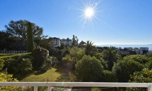 Property grounds - Apartment in Cannes With Sea View Pool (Cannes)