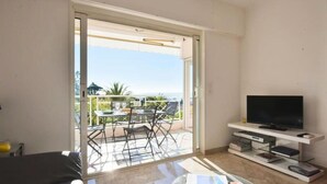 Unclassified image, 2 of 3, button - Apartment in Cannes With Sea View Pool (Cannes)