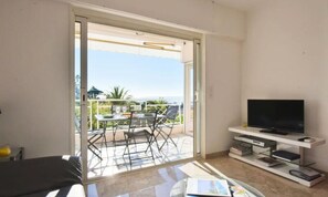 Living area - Apartment in Cannes With Sea View Pool (Cannes)
