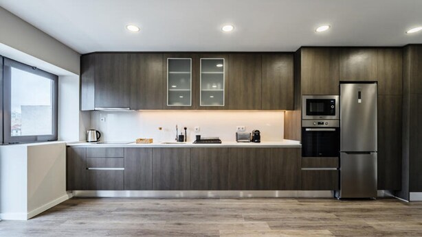 Coffee/tea maker, fridge, microwave, oven - Apartment in Porto Near Casa da Musica (Porto)