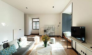 Living area - Apartment in Lisbon Near Timeout Market (Lisbon)