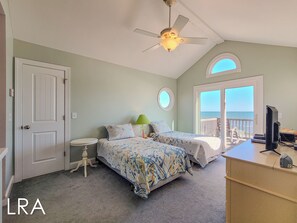 5 bedrooms, iron/ironing board, WiFi, bed sheets - Inn Luxury North | Livin’ the Luxe Life (Surf City)
