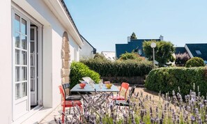 Tempat makan outdoor