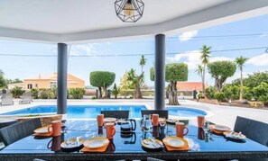 Outdoor dining - Villa in Algarve With Private Pool Views (Loulé)