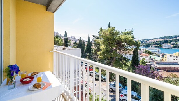 Apartment | Balcony - Apartment Cvjetkovic - Two Bedroom Apartment With Terrace and Sea View (Dubrovnik)