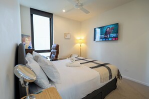 2 bedrooms, iron/ironing board, WiFi, bed sheets - Artsy 2BR 2BA Retreat in West Village, West End Brisbane (West End)