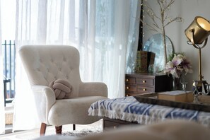 Interior - Quirky & Stylish Apartment in West Village — Walk to River & BNE CBD (West End)