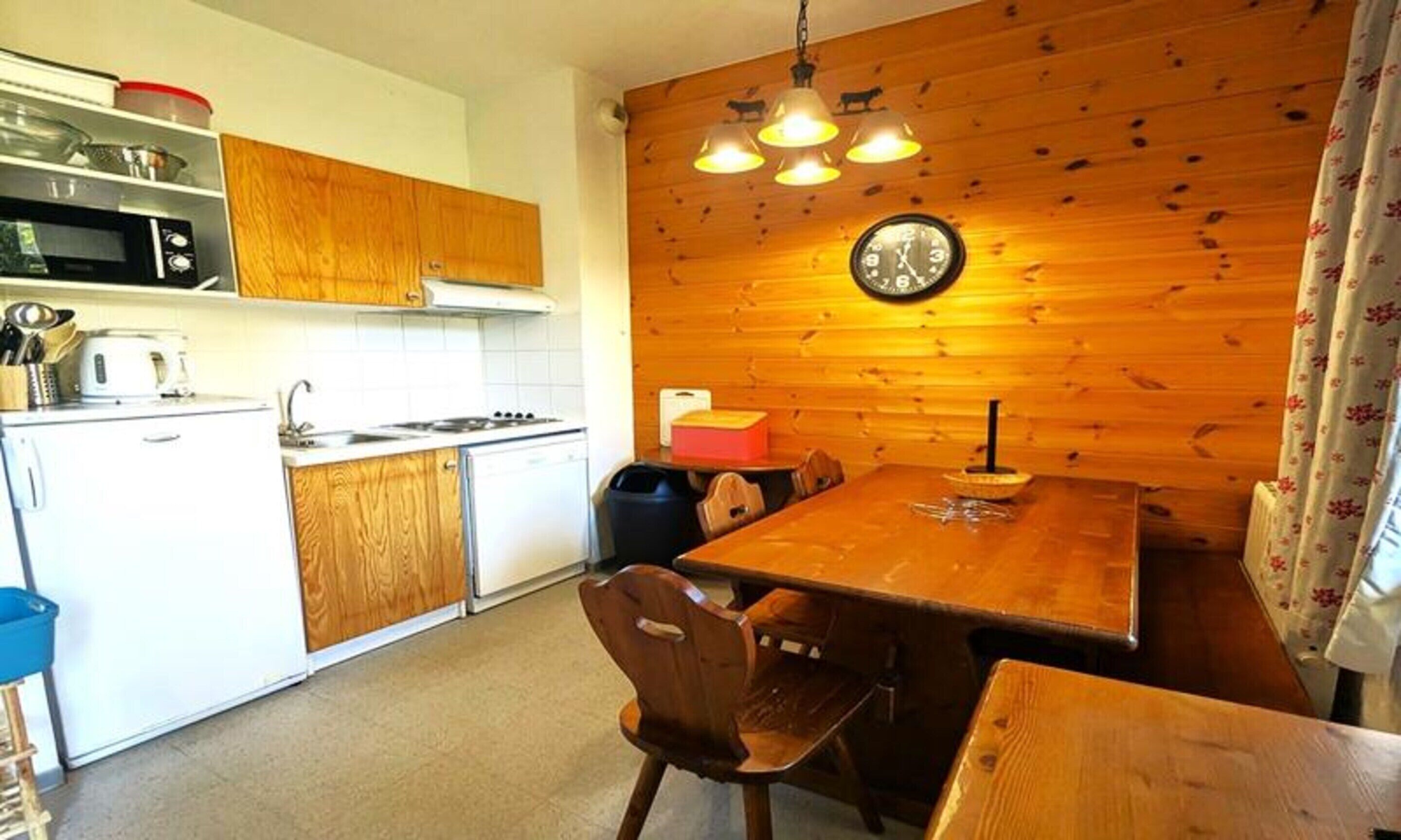 Fridge, microwave, dishwasher, coffee/tea maker