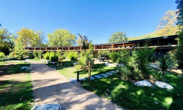 Khuôn viên nơi lưu trú