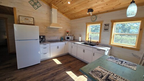 Nice 2-bedroom cottage with AC in Mountain View