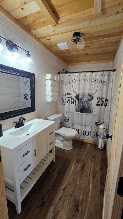 Nice 2-bedroom cottage with AC in Mountain View