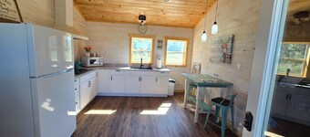 Nice 2-bedroom cottage with AC in Mountain View