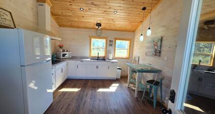 Nice 2-bedroom cottage with AC in Mountain View