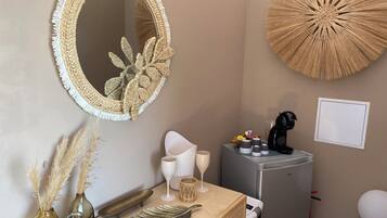 Zingarabella dĂŽme, vue mer | Essbereich im Zimmer