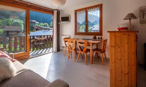 Dining - Marquis 5 A Stone's Throw From the Village Center and the Shuttle Stop, a Lovely One-bedroom Apartment (Morzine)