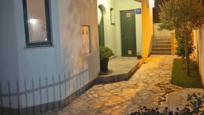 Apartment | Property grounds - Apartments Mlikota - Two Bedroom Apartment With Terrace - A2 59671 (Nin)