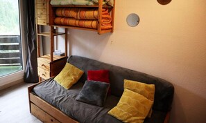 Living area - Apartment in 1650 Resort Near Ski Lifts (Les Orres)