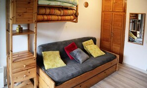 Living area - Apartment in 1650 Resort Near Ski Lifts (Les Orres)