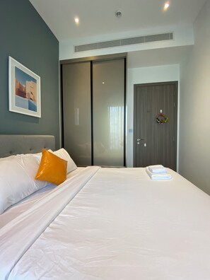 ملاءات من القطن المصري وأغطية فراش متميزة وألحفة محشوة بالريش