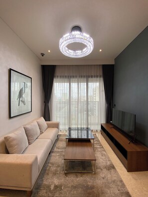 Frigorifero con congelatore, microonde, forno, piano cottura