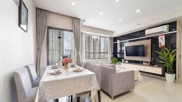 Presidential Suite, 2 Bedrooms, Akses Club Lounge, City View | Cadar kapas Mesir, peralatan tempat tidur premium, gebar bulu kapas