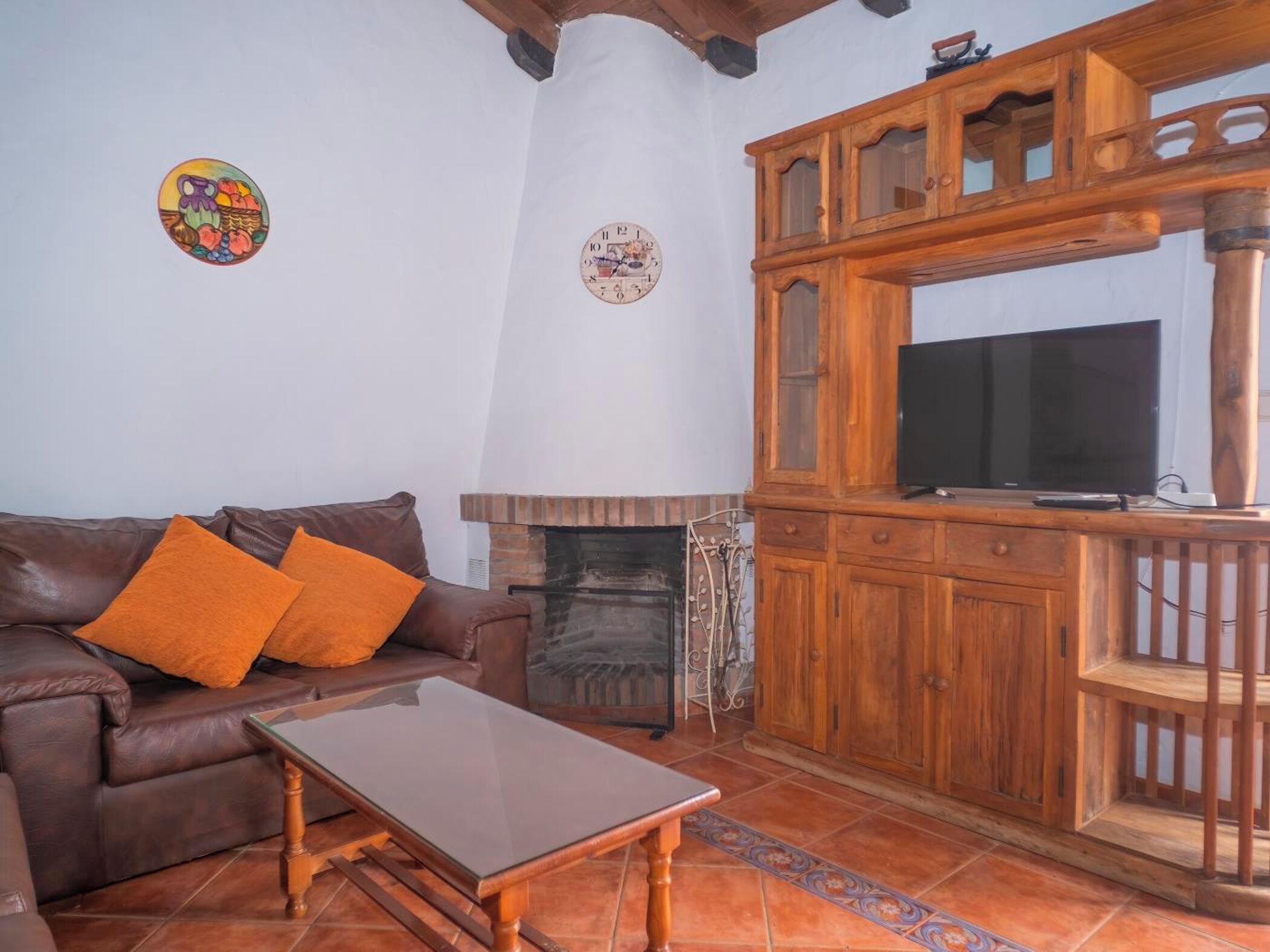 42-吋平面電視，提供有線頻道