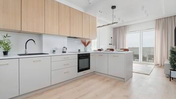 Kühlschrank, Ofen, Herdplatte, Geschirrspüler