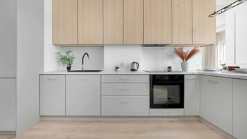 Kühlschrank, Ofen, Herdplatte, Geschirrspüler