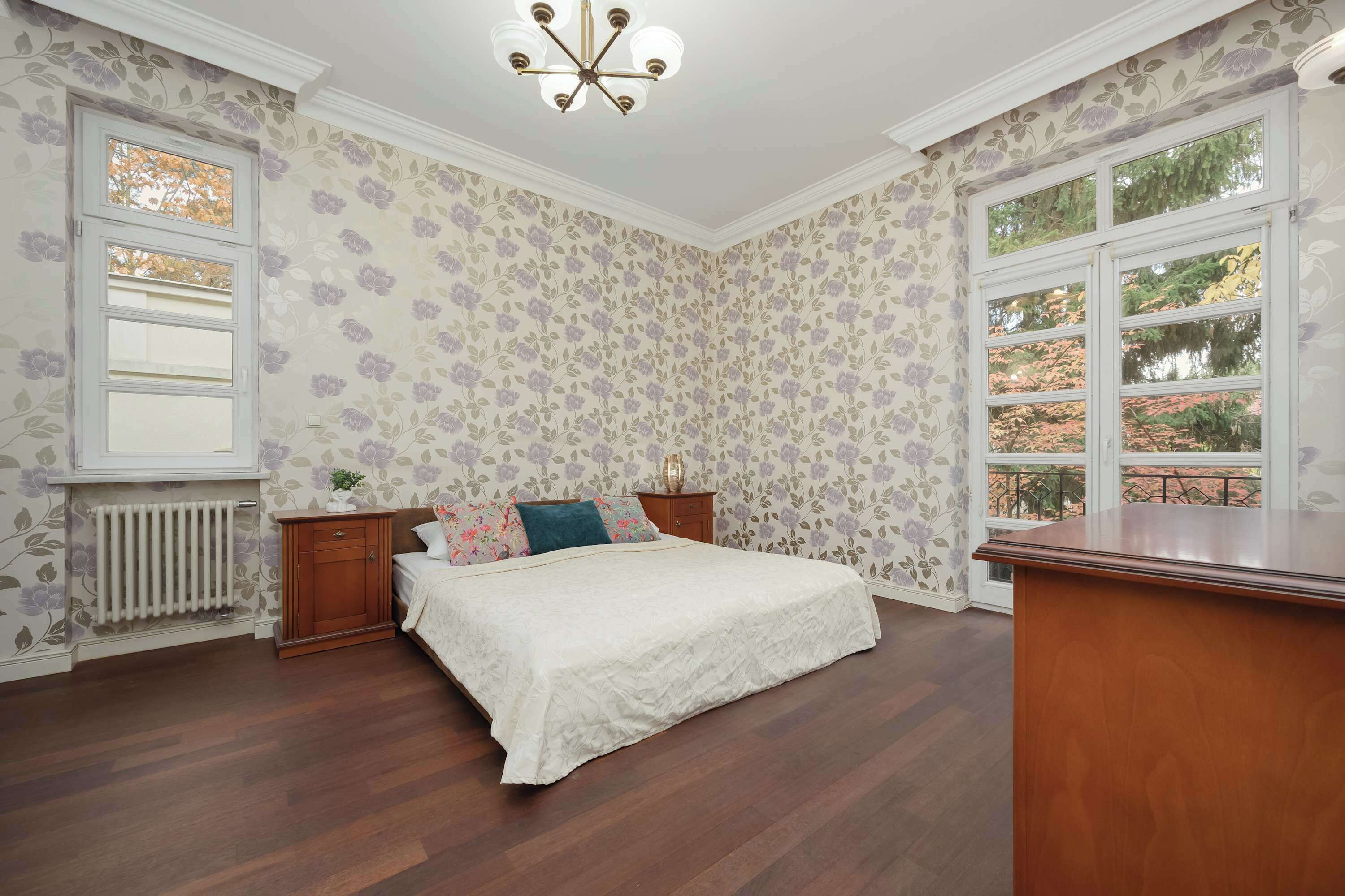 7 Schlafzimmer, Schreibtisch, Bügeleisen/Bügelbrett, Reisekinderbett