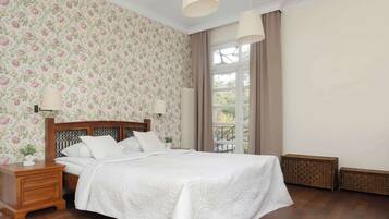 7 camere, una scrivania, ferro/asse da stiro, culla da viaggio