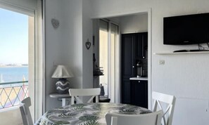 Dining - Apartment in Grau du Roi With Sea Views (Le Grau-Du-Roi)