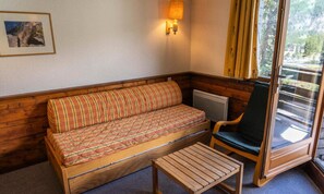 Living area - Studio With Sleeping Area in the Heart of Les Orres 1650 (Les Orres)