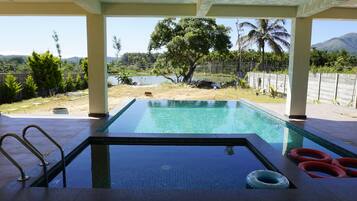 Kolam renang terbuka