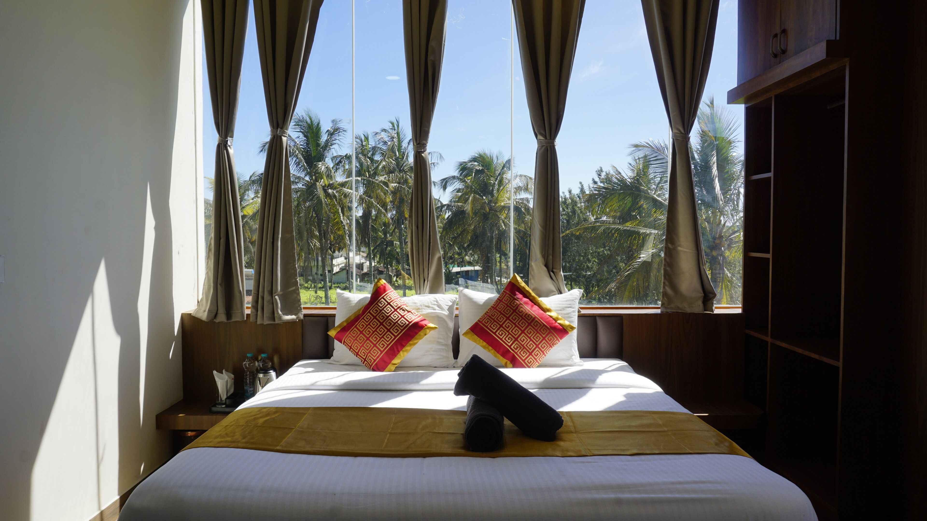 Honeymoon Studio, Balcony, Mountain View | In-room safe, laptop workspace, soundproofing, free WiFi