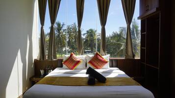 Honeymoon Studio, Balcony, Mountain View | Peti besi dalam bilik, ruang kerja komputer riba, kalis bunyi