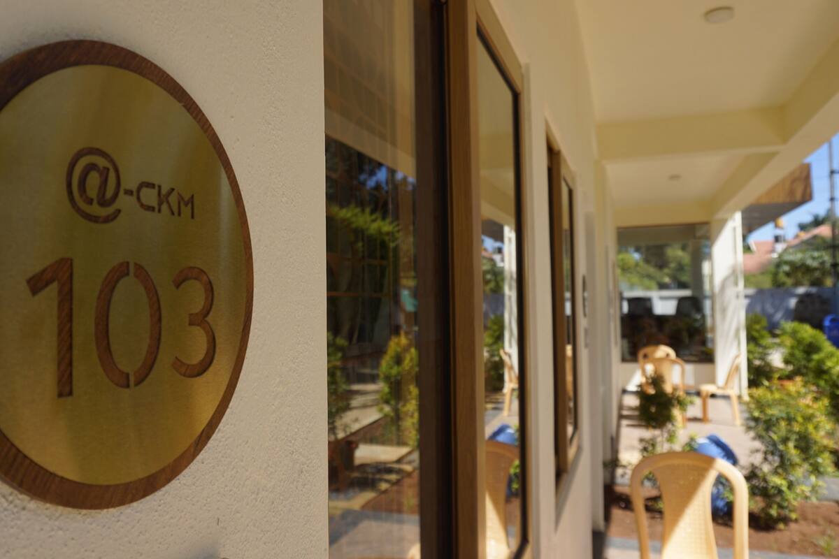 Deluxe Triple Room, Balcony, Mountain View | Peti besi dalam bilik, ruang kerja komputer riba, kalis bunyi