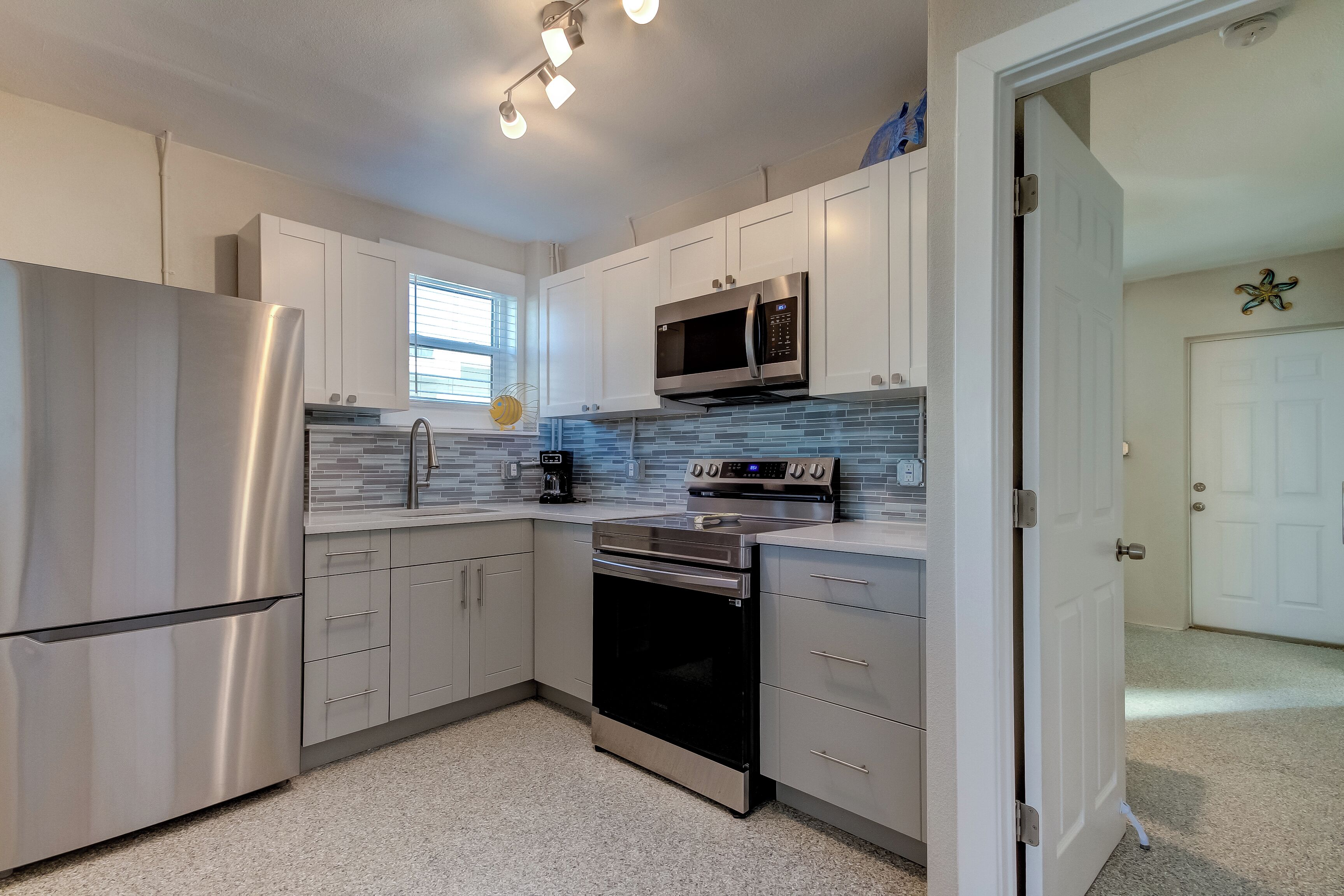 Mikrobølgeovn, ovn og kokeplater