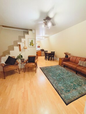 電視、DVD 播放機、書籍、音響