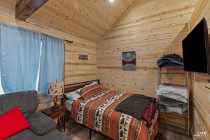 2 bedrooms, WiFi, bed sheets - The Uinta - Studio Cabin (Soldotna)