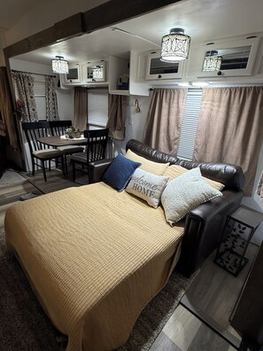 1 soverom, strykejern/-brett, wi-fi (inkludert) og sengetøy