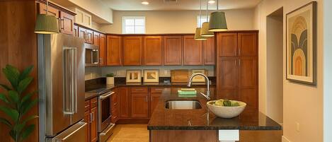 ثلاجة، ميكروويف، فرن، موقد طهي مسطح