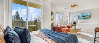 The Revive Loft | Balcony, Workspace & Bikes