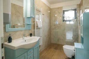 Shower, hair dryer, towels, toilet paper - Ville Novak Villaggio  (Krnica)