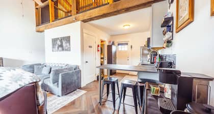 DV166-Cozy Bungalow! Pets Ok, Breweries/Skiing!