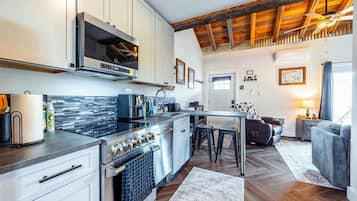 Refrigerador, microondas, horno y lavavajillas