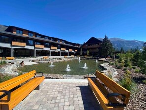 Property grounds - Luxury Spring Creek Condo with Hot Tub (Canmore)